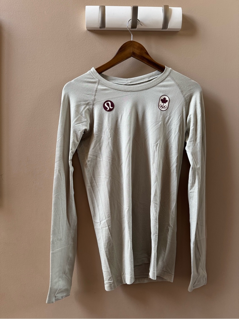 Lululemon Women's Long Sleeve Athletic Crew in Cream